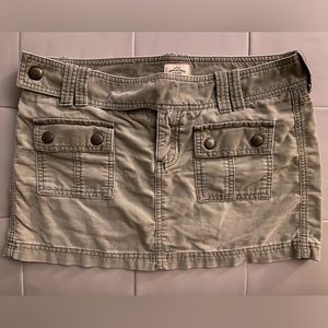 A&F light army green baby corduroy cargo skirt 💚